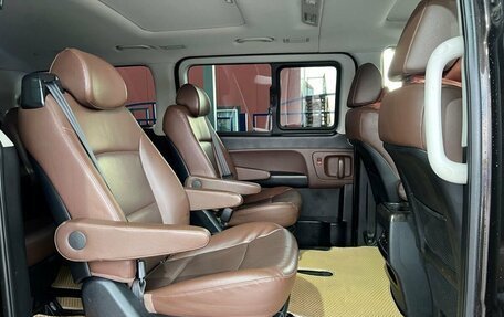 Hyundai Grand Starex Grand Starex I рестайлинг 2, 2018 год, 3 599 000 рублей, 13 фотография
