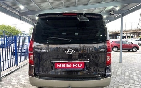 Hyundai Grand Starex Grand Starex I рестайлинг 2, 2018 год, 3 599 000 рублей, 4 фотография