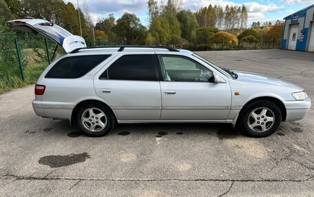 Toyota Camry, 1985 год, 390 000 рублей, 1 фотография