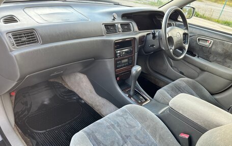 Toyota Camry, 1985 год, 390 000 рублей, 4 фотография