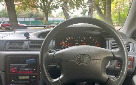Toyota Camry, 1985 год, 390 000 рублей, 11 фотография