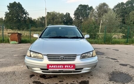 Toyota Camry, 1985 год, 390 000 рублей, 16 фотография