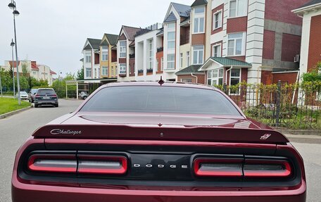 Dodge Challenger III рестайлинг 2, 2019 год, 3 600 000 рублей, 6 фотография