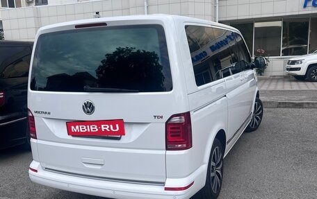 Volkswagen Multivan T6 рестайлинг, 2015 год, 4 000 000 рублей, 2 фотография