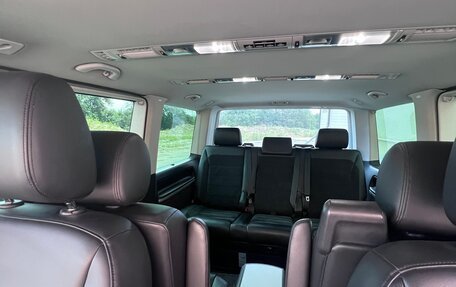 Volkswagen Multivan T6 рестайлинг, 2015 год, 4 000 000 рублей, 17 фотография