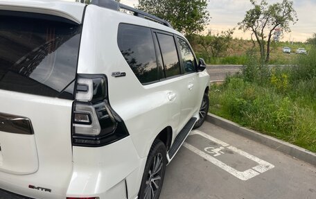 Toyota Land Cruiser Prado 150 рестайлинг 2, 2021 год, 5 300 000 рублей, 5 фотография