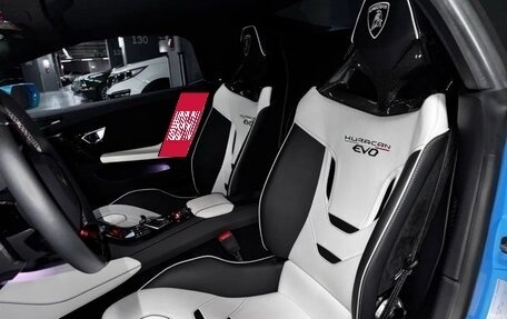 Lamborghini Huracán, 2022 год, 33 500 000 рублей, 11 фотография