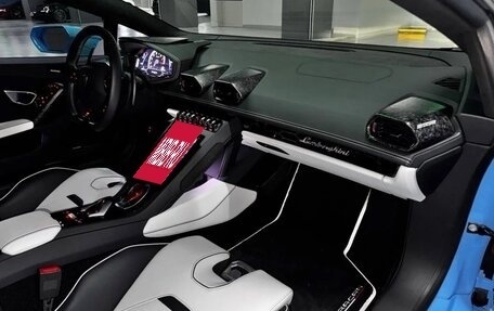 Lamborghini Huracán, 2022 год, 33 500 000 рублей, 9 фотография