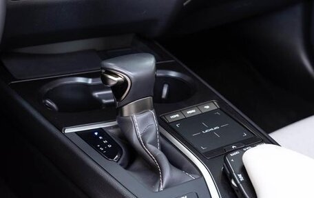 Lexus UX I, 2021 год, 2 420 000 рублей, 14 фотография