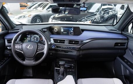 Lexus UX I, 2021 год, 2 420 000 рублей, 19 фотография