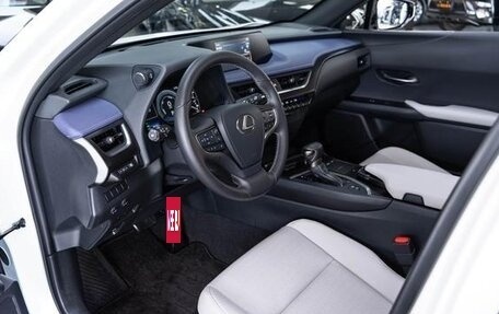 Lexus UX I, 2021 год, 2 420 000 рублей, 21 фотография