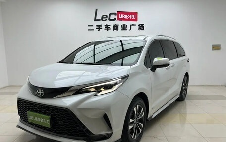 Toyota Granvia, 2024 год, 4 995 000 рублей, 1 фотография