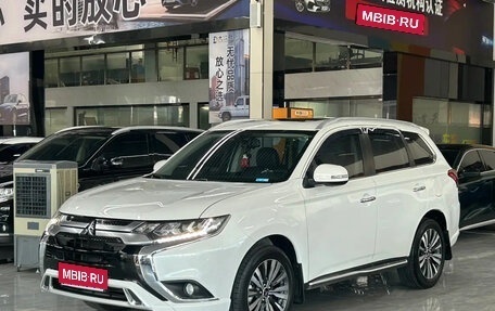Mitsubishi Outlander III рестайлинг 3, 2022 год, 2 513 000 рублей, 1 фотография