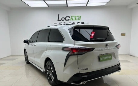 Toyota Granvia, 2024 год, 4 995 000 рублей, 2 фотография