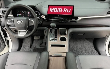 Toyota Granvia, 2024 год, 4 995 000 рублей, 4 фотография