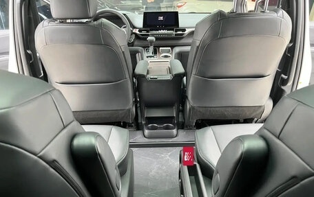 Toyota Granvia, 2024 год, 4 995 000 рублей, 7 фотография