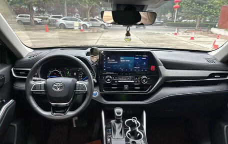 Toyota Highlander, 2022 год, 3 813 000 рублей, 4 фотография