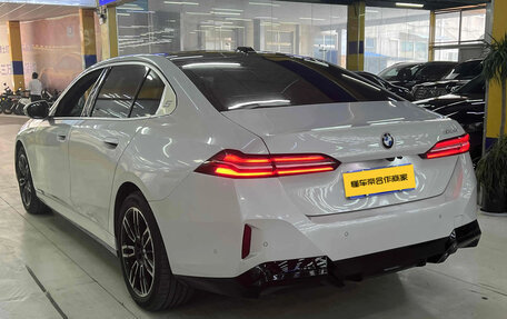 BMW 5 серия, 2024 год, 5 768 000 рублей, 2 фотография