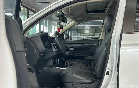 Mitsubishi Outlander III рестайлинг 3, 2022 год, 2 513 000 рублей, 3 фотография