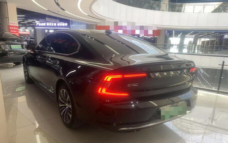 Volvo S90 II рестайлинг, 2022 год, 3 632 000 рублей, 2 фотография