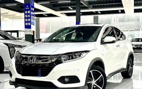 Honda Vezel, 2021 год, 1 300 000 рублей, 3 фотография