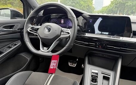 Volkswagen Golf VIII, 2021 год, 1 400 000 рублей, 11 фотография