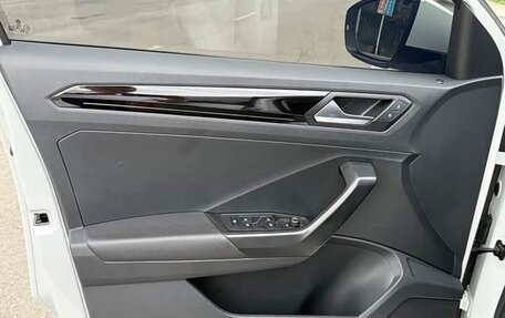 Volkswagen T-Roc I, 2022 год, 1 280 000 рублей, 8 фотография