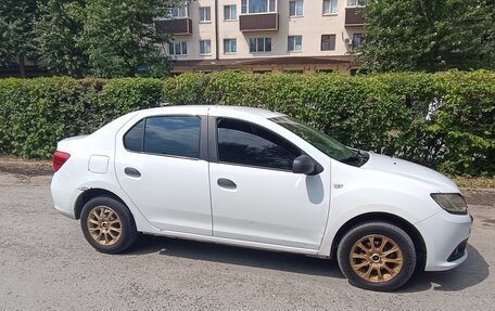 Renault Logan II, 2018 год, 450 000 рублей, 3 фотография