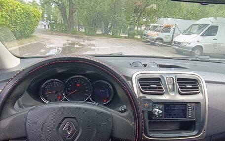 Renault Logan II, 2018 год, 450 000 рублей, 5 фотография