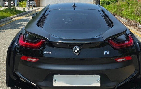 BMW i8 I рестайлинг, 2017 год, 4 фотография