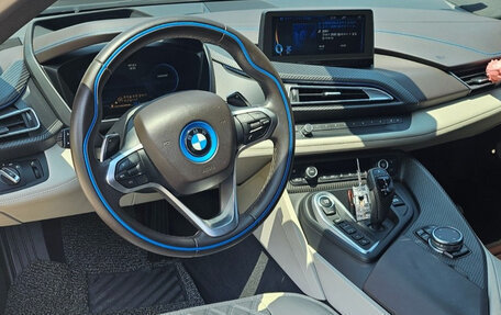 BMW i8 I рестайлинг, 2017 год, 10 фотография