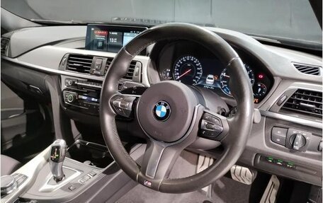 BMW 3 серия, 2018 год, 1 400 000 рублей, 10 фотография
