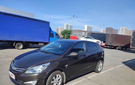 Hyundai Solaris II рестайлинг, 2015 год, 900 000 рублей, 2 фотография