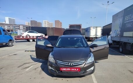 Hyundai Solaris II рестайлинг, 2015 год, 900 000 рублей, 3 фотография