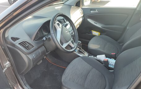 Hyundai Solaris II рестайлинг, 2015 год, 900 000 рублей, 10 фотография