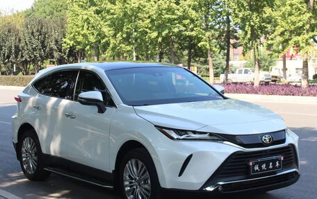 Toyota Harrier, 2021 год, 2 850 000 рублей, 4 фотография