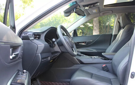 Toyota Harrier, 2021 год, 2 850 000 рублей, 17 фотография