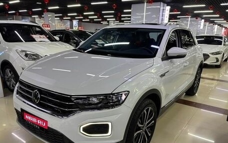 Volkswagen T-Roc I, 2022 год, 1 746 000 рублей, 2 фотография