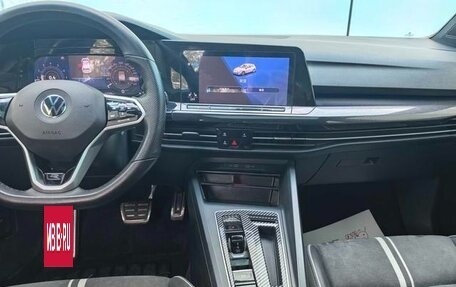 Volkswagen Golf VIII, 2022 год, 2 070 000 рублей, 11 фотография