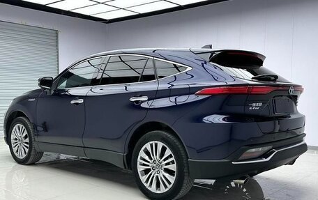 Toyota Harrier, 2022 год, 3 650 000 рублей, 5 фотография