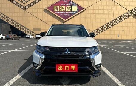 Mitsubishi Outlander III рестайлинг 3, 2022 год, 2 510 000 рублей, 2 фотография