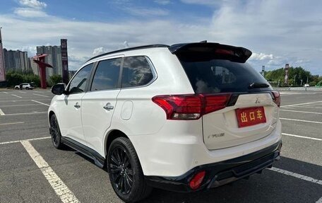 Mitsubishi Outlander III рестайлинг 3, 2022 год, 2 510 000 рублей, 6 фотография