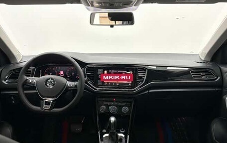 Volkswagen T-Roc I, 2022 год, 1 310 000 рублей, 6 фотография
