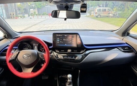 Toyota C-HR I рестайлинг, 2021 год, 1 730 000 рублей, 3 фотография
