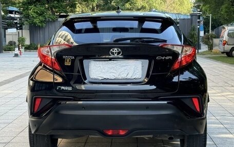 Toyota C-HR I рестайлинг, 2021 год, 1 730 000 рублей, 10 фотография