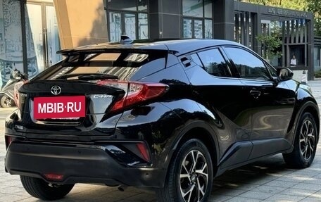Toyota C-HR I рестайлинг, 2021 год, 1 730 000 рублей, 4 фотография