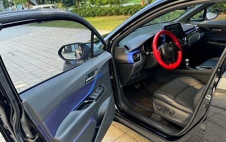 Toyota C-HR I рестайлинг, 2021 год, 1 730 000 рублей, 18 фотография