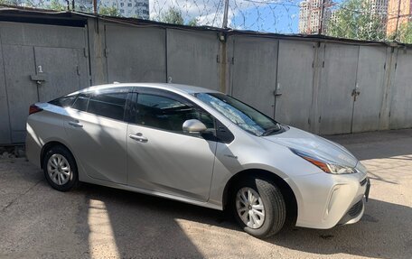 Toyota Prius IV XW50, 2020 год, 2 300 000 рублей, 12 фотография