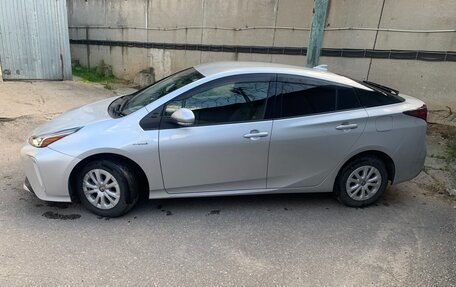 Toyota Prius IV XW50, 2020 год, 2 300 000 рублей, 4 фотография