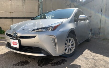 Toyota Prius IV XW50, 2020 год, 2 300 000 рублей, 11 фотография